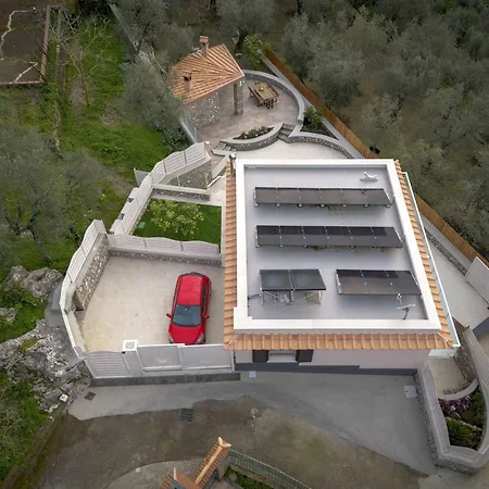Hemera - Mediterranean Elegance With Private Jacuzzi And Capri Views Vila