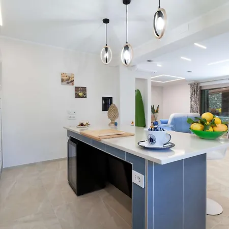 Villa Hemera - Mediterranean Elegance With Private Jacuzzi And Capri Views *