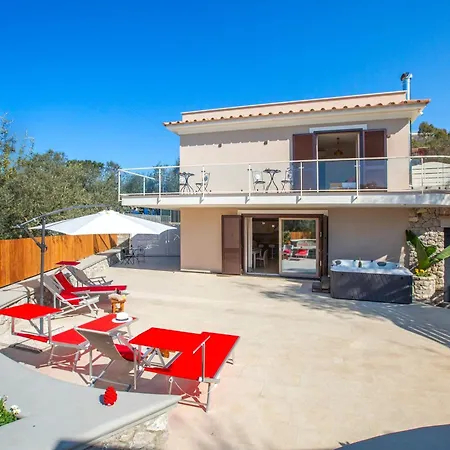 Villa Hemera - Mediterranean Elegance With Private Jacuzzi And Capri Views *