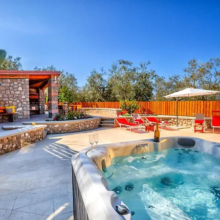 Villa Hemera - Mediterranean Elegance With Private Jacuzzi And Capri Views