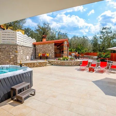 Hemera - Mediterranean Elegance With Private Jacuzzi And Capri Views Villa *