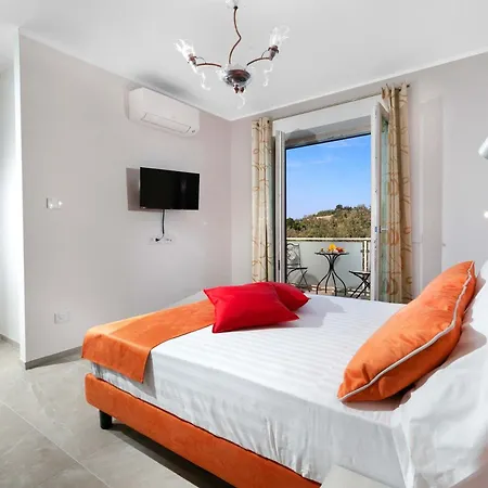 Villa Hemera - Mediterranean Elegance With Private Jacuzzi And Capri Views