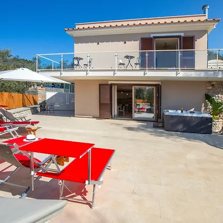 Hemera - Countryside With Jacuzzi, Sea Views & Concierge - Feeling Italy فيلة ماسّا لوبْرينسِ